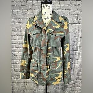 Madewell Army Print (camo) button up jacket. Women’s size SMALL.